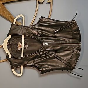 Harley davidson's woman's black leather vest